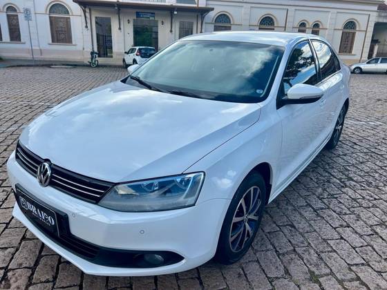 VOLKSWAGEN JETTA 2.0 COMFORTLINE FLEX 4P TIPTRONIC